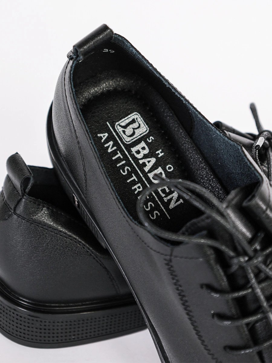 Туфли черного цвета с декоративной строчкой